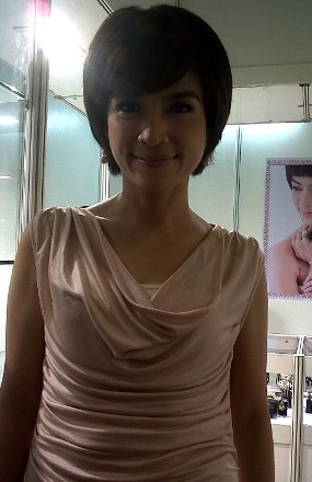 Album Perdana Yulia Rachman Berisi Curhat tentang Demian?