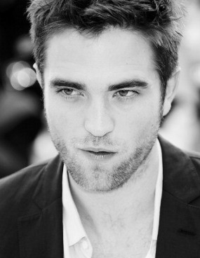 Robert Pattinson Bantah Ditawari Peran Finnick Odair Catching Fire