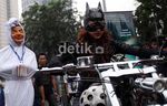 Bergaya Catwoman, Dewi Persik Beraksi