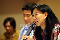 Kritikan keras juga disampaikan oleh mantan ratu badminton tunggal putri, Susi Susanti. Dengan masa waktu kepengurusan yang tersisa, PBSI harus bisa mengembalikan kewenangan setiap bidang sesuai tugas pokok dan fungsinya.