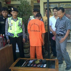 Mencoba Mencuri di Perpustakaan, Pasutri Tiga Anak Dibui