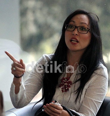 Berkemeja Pink, Angie Kembali Diperiksa KPK
