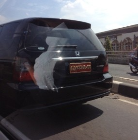 Toyota Land Cruiser dan Honda Odyssey Terlihat Pakai Pelat TNI