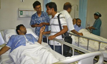 Kantor Media Online Bangladesh Diserang Pria Bergolok, 9 Wartawan Luka