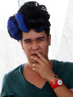 Kemayunya Olga dengan Pita Biru