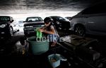 Mobil Tumbuh Bebas, Kolong Jadi Area Parkir