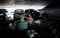 Ungkapan Jakarta makin sempit sangat terasa. Kemacetan dan persoalan parkir menjadi pemandangan sehari-hari. Pemerintah harus tanggap melihat persoalan ini.