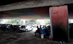 Mobil Tumbuh Bebas, Kolong Jadi Area Parkir
