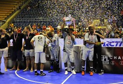EPL All-Star Masters akhirnya tampil sebagai juara usai mengalahkan Liverpool Masters dengan skor 4-2 di final. Mohammad Resha Pratama/detikSport.
