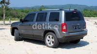 Patriot juga dilengkapi dengan sistem transmisi 4 Wheel Drive (4WD), yang bisa membuat seluruh roda berputar untuk menarik salah satu roda yang terperosok. (Ayung/detikOto).