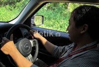 detikOto menjajal ketangguhan Patriot Limited 2011 di jalanan yang belum diaspal di Tanjung Lesung, Banten. (Ayung/detikOto).