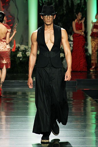 Priyo Oktaviano Palais Royal. Jakarta Fashion & Food Festival 2012. INNOFASHION at Ballroom Hotel Harris Kelapa Gading. Jakarta. [Foto: Mohammad Abduh/Wolipop]