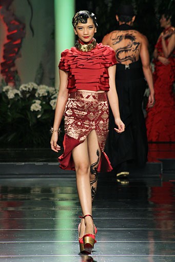 Priyo Oktaviano Palais Royal. Jakarta Fashion & Food Festival 2012. INNOFASHION at Ballroom Hotel Harris Kelapa Gading. Jakarta. [Foto: Mohammad Abduh/Wolipop]