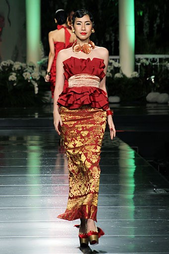 Priyo Oktaviano Palais Royal. Jakarta Fashion & Food Festival 2012. INNOFASHION at Ballroom Hotel Harris Kelapa Gading. Jakarta. [Foto: Mohammad Abduh/Wolipop]