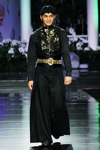 Priyo Oktaviano Palais Royal. Jakarta Fashion & Food Festival 2012. INNOFASHION at Ballroom Hotel Harris Kelapa Gading. Jakarta. [Foto: Mohammad Abduh/Wolipop]