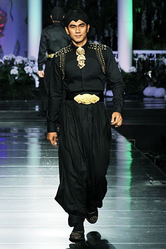 Priyo Oktaviano Palais Royal. Jakarta Fashion & Food Festival 2012. INNOFASHION at Ballroom Hotel Harris Kelapa Gading. Jakarta. [Foto: Mohammad Abduh/Wolipop]