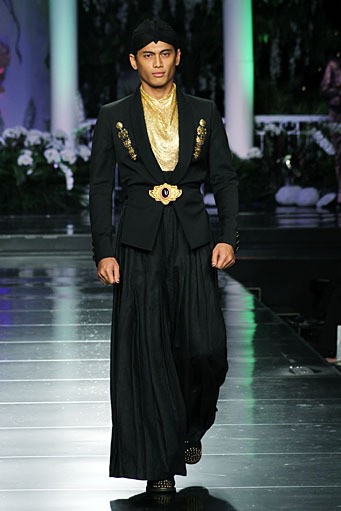 Priyo Oktaviano Palais Royal. Jakarta Fashion & Food Festival 2012. INNOFASHION at Ballroom Hotel Harris Kelapa Gading. Jakarta. [Foto: Mohammad Abduh/Wolipop]