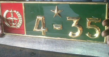 Tukang Pelat Nomor Pinggir Jalan: TNI Paling Sering Pesan