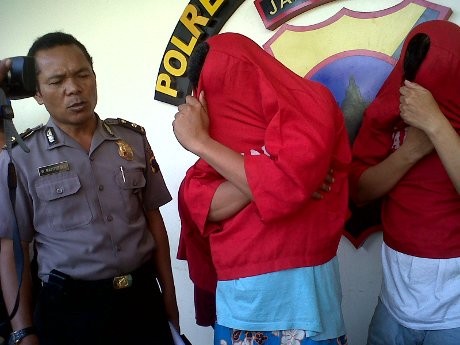 Eks Pekerja Salon & Tukang Cat di Semarang Dibekuk karena Edarkan Sabu Eks Pekerja Salon & Tukang Cat di Semarang Dibekuk karena Edarkan Sabu
