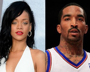 Rihanna Jatuh ke Pelukan Bad Boy Lagi
