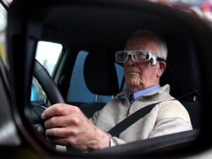 9 Teknologi Membantu Pengemudi Manula