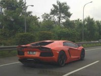 Siapa berani beradu cepat dengan Lambo ini? (Fahreno Gibran)