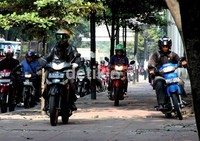 Berkali-kali aktivis pedestrian memprotes pedestrian yang diserobotuntuk kepentingan selain pejalan kaki. Namun protes tersebut masihbelum terilhat hasilnya.