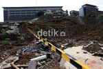 Rumah Genset Proyek Hambalang Tinggal Puing