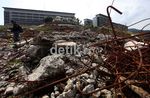 Rumah Genset Proyek Hambalang Tinggal Puing