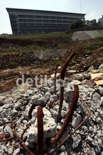 Rumah Genset Proyek Hambalang Tinggal Puing