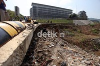 Bangunan tersebut ambles hingga kedalaman 8 meter.