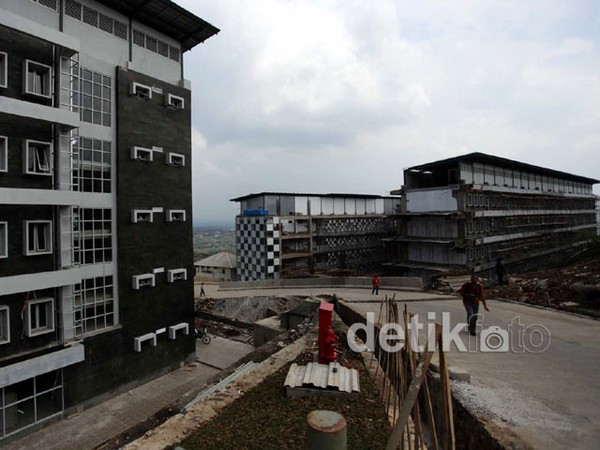 Terseret Korupsi, Proyek  Hambalang Terhenti