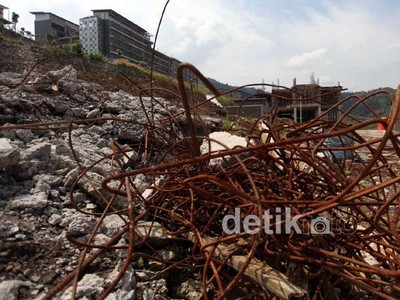 Rumah Genset Proyek Hambalang Tinggal Puing