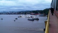 Warga memblokir alur Sungai Mahakam di Kalimantan Timur sejak pukul 10.00 WITA. Robert/detikNews.
