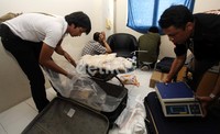 Oleh para tersangka, 23 kilogram sabu tersebut disimpan di dalam koper.