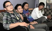 Tapi Uki, Lukman, Reza dan David tak patah arang. Herianto Batubara/detikHot.