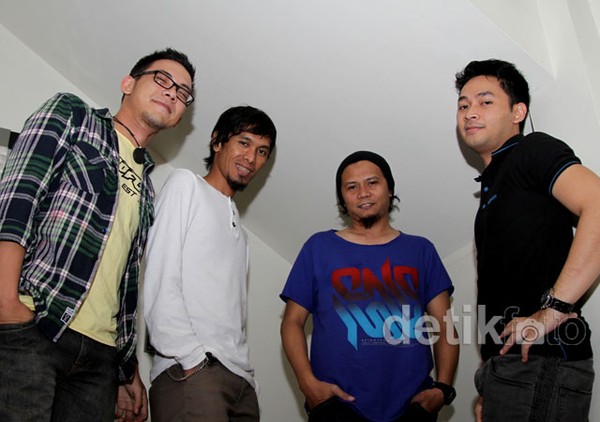 Eks Peterpan Tak Berhenti Walau Tanpa Ariel