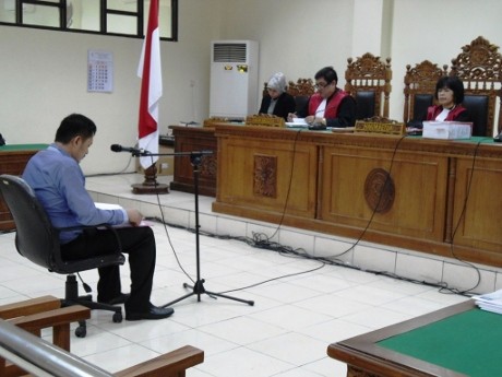 Dituntut 6 Tahun karena Terlibat Suap, Anggota DPRD Semarang Menangis