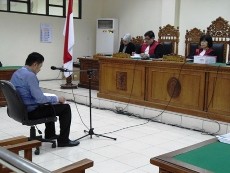 Dituntut 6 Tahun karena Terlibat Suap, Anggota DPRD Semarang Menangis