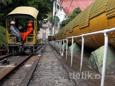 Kereta Lori PLTA Kracak yang Bikin Deg-degan