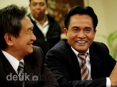 Bebas dari Sisminbakum, Yusril Tersenyum Lebar