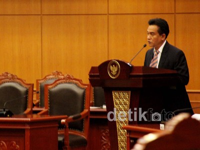 Yusril Minta Status Hakim Dipertegas