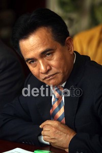 Kasus Sisminbakum bermula dari kerja sama antara Departemen Kehakiman dengan PT SRD untuk mengadakan sistem pendaftaran Badan Hukum Usaha secara online pada 2002. Dari sistem ini, para pendaftar dikenai tarif akses sebesar Rp 1.350.000. Hasil dari pengenaan tarif ini dibagi antara PT SRD dengan Koperasi Pengayoman Depkumham dengan perbandingan 90 banding 10 persen. Kerugian negara dari pelaksanaan sistem ini menurut pihak