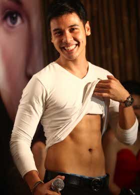 Berperut Six Pack, Chicco Jericho Dipuji Laudya Chintya Bella Berperut Six Pack, Chicco Jericho Dipuji Laudya Chintya Bella
