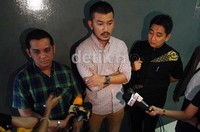 Tak hanya keempat artis tersebut, tampak juga Baim Wong yang mendampingi sang kekasih dan memberikan suppotnya