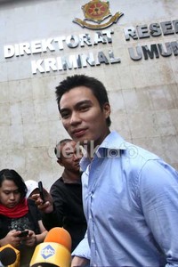 Mereka berharap agar kasus yang menimpa mereka tak terjadi pada artis lainnya.
