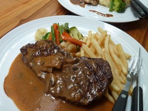 Belanja dan Makan Wagyu Steak di Toko Daging