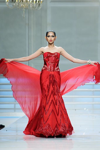 Didi Budiardjo Couture 2012 Claire de Lune at Grand Ballroom Hotel Mulia. Senayan. Jakarta. [Foto: Mohammad Abduh/Wolipop]