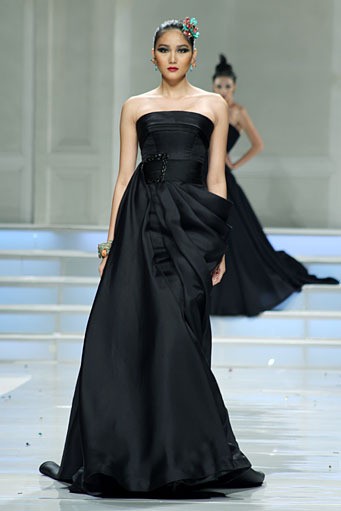 Didi Budiardjo Couture 2012 Claire de Lune at Grand Ballroom Hotel Mulia. Senayan. Jakarta. [Foto: Mohammad Abduh/Wolipop]