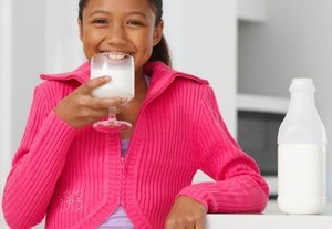 Remaja Putri di Indonesia Disarankan Minum 2 Gelas Susu Tiap Hari